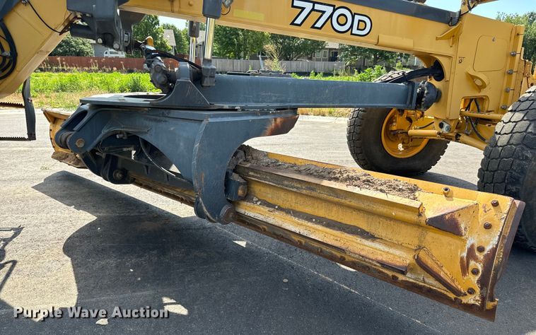 image for item MU9871 2006 John Deere 770D motor grader