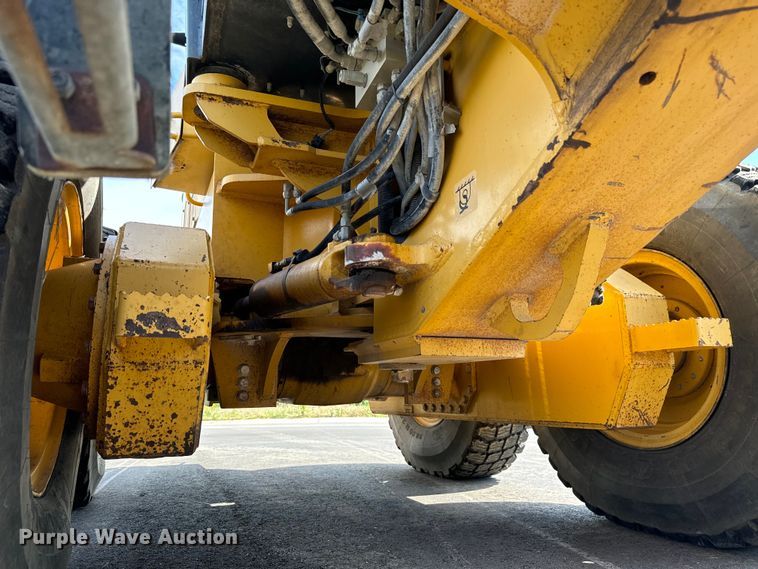 image for item MU9871 2006 John Deere 770D motor grader