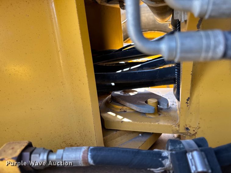 image for item MU9871 2006 John Deere 770D motor grader