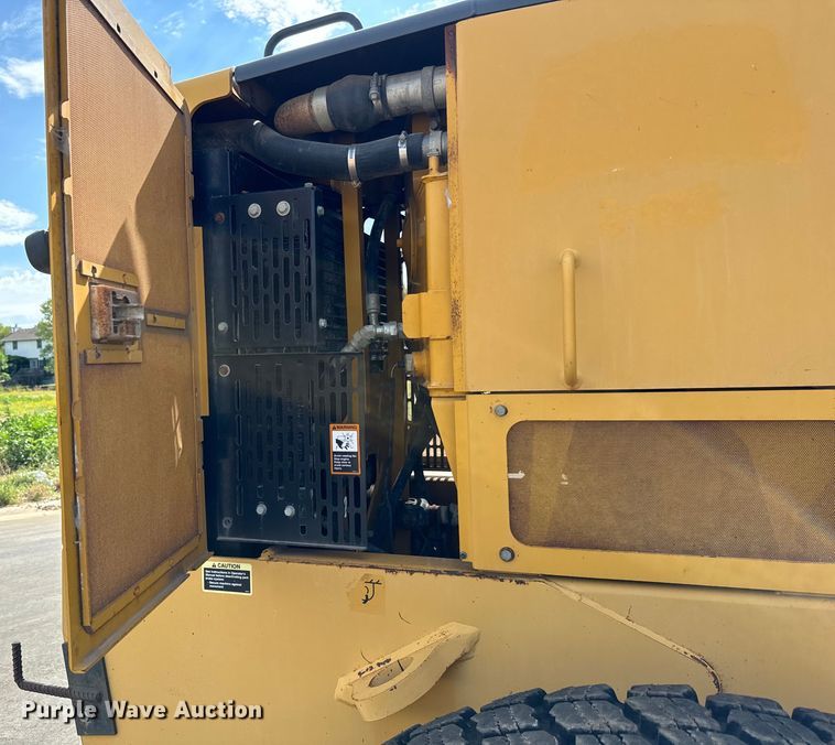 image for item MU9871 2006 John Deere 770D motor grader