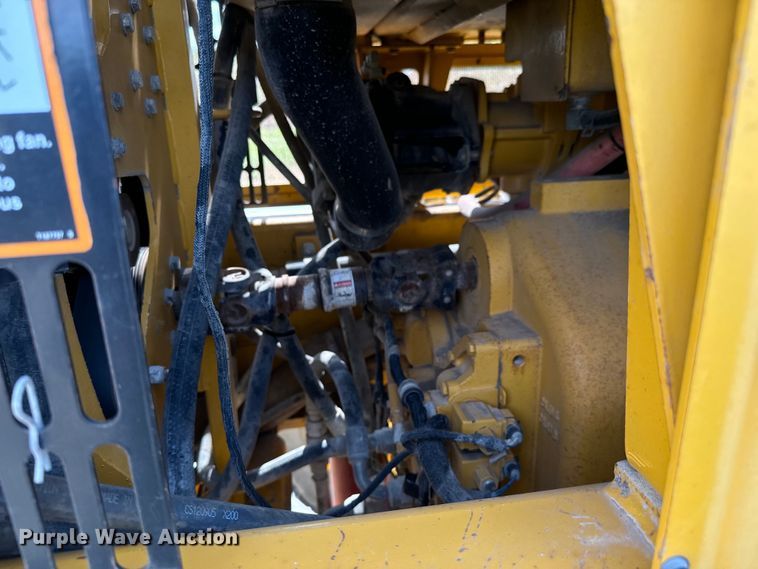 image for item MU9871 2006 John Deere 770D motor grader