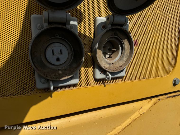 image for item MU9871 2006 John Deere 770D motor grader