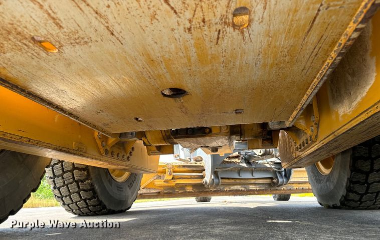 image for item MU9871 2006 John Deere 770D motor grader