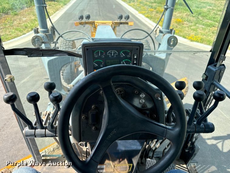 image for item MU9871 2006 John Deere 770D motor grader