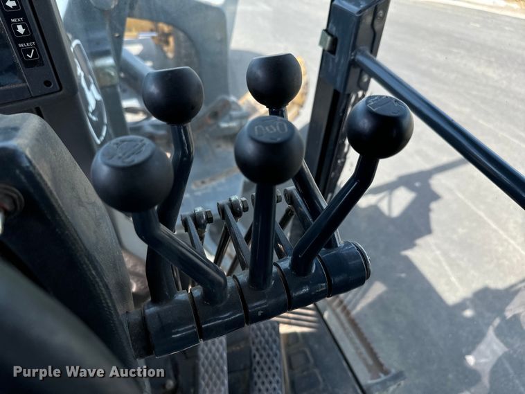 image for item MU9871 2006 John Deere 770D motor grader