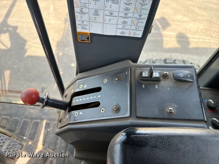 image for item MU9871 2006 John Deere 770D motor grader