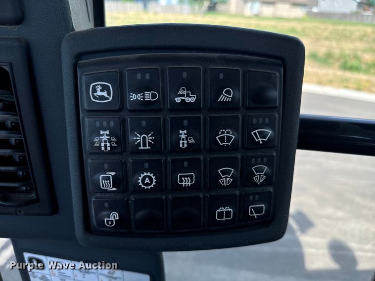 image for item MU9871 2006 John Deere 770D motor grader