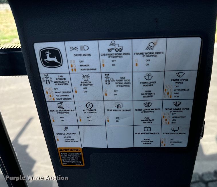 image for item MU9871 2006 John Deere 770D motor grader