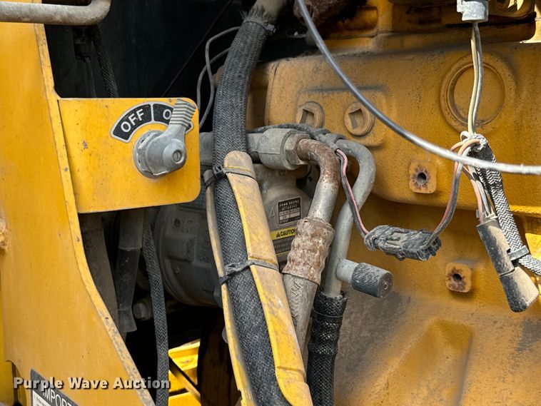 image for item MU9871 2006 John Deere 770D motor grader