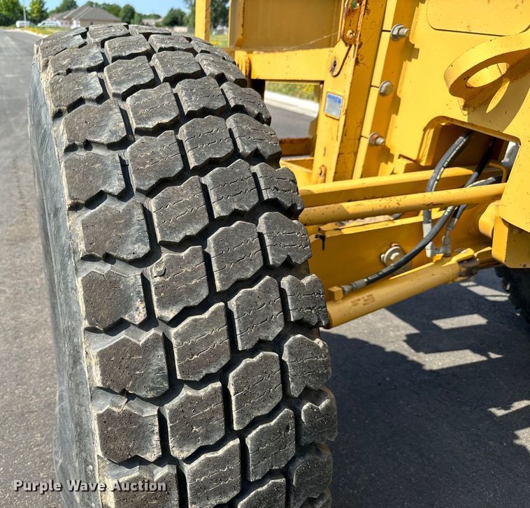 image for item MU9871 2006 John Deere 770D motor grader