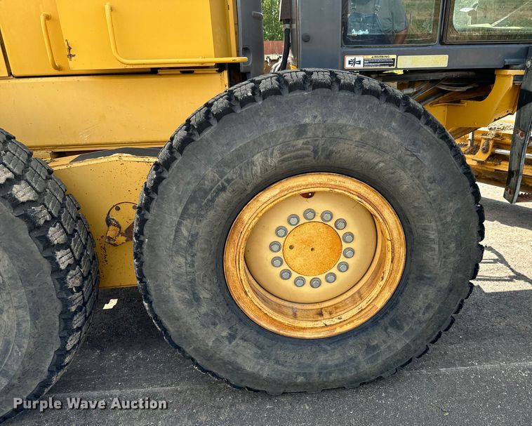 image for item MU9871 2006 John Deere 770D motor grader