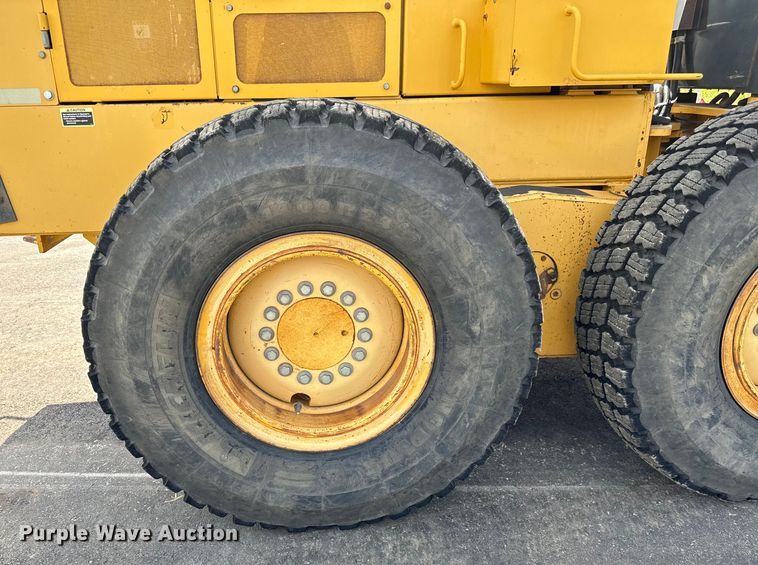 image for item MU9871 2006 John Deere 770D motor grader