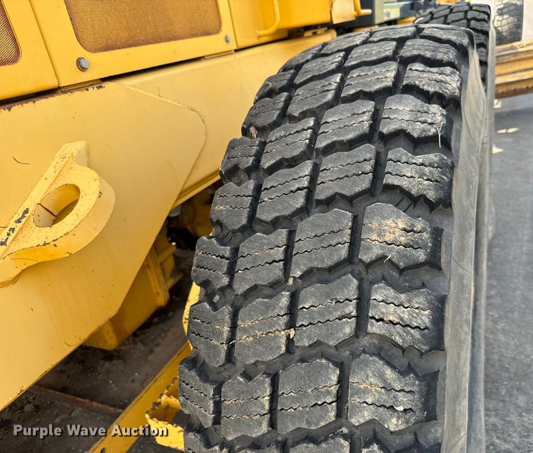 image for item MU9871 2006 John Deere 770D motor grader