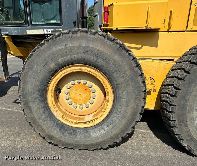 image for item MU9871 2006 John Deere 770D motor grader