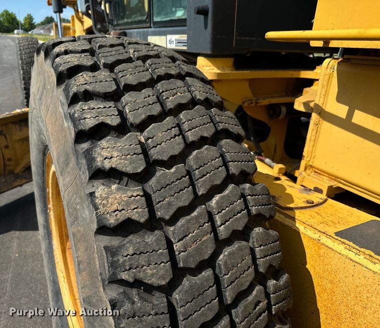 image for item MU9871 2006 John Deere 770D motor grader