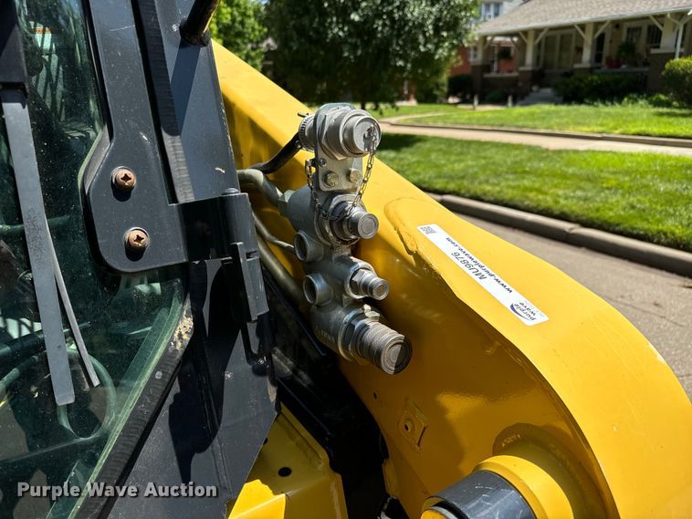 image for item MU9876 Yanmar S270V-1 skid steer loader