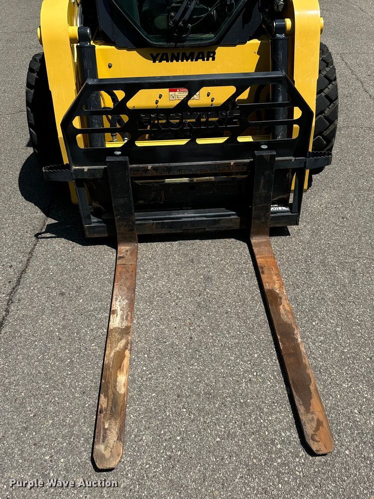 image for item MU9876 Yanmar S270V-1 skid steer loader