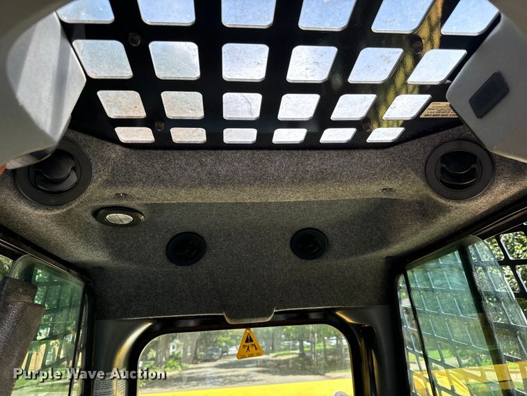 image for item MU9876 Yanmar S270V-1 skid steer loader