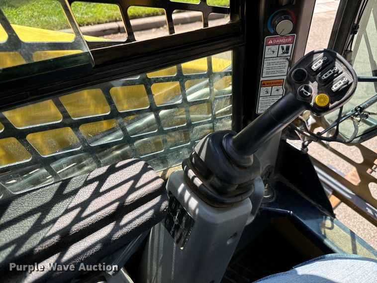 image for item MU9876 Yanmar S270V-1 skid steer loader