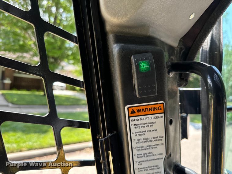 image for item MU9876 Yanmar S270V-1 skid steer loader