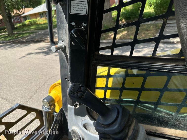 image for item MU9876 Yanmar S270V-1 skid steer loader