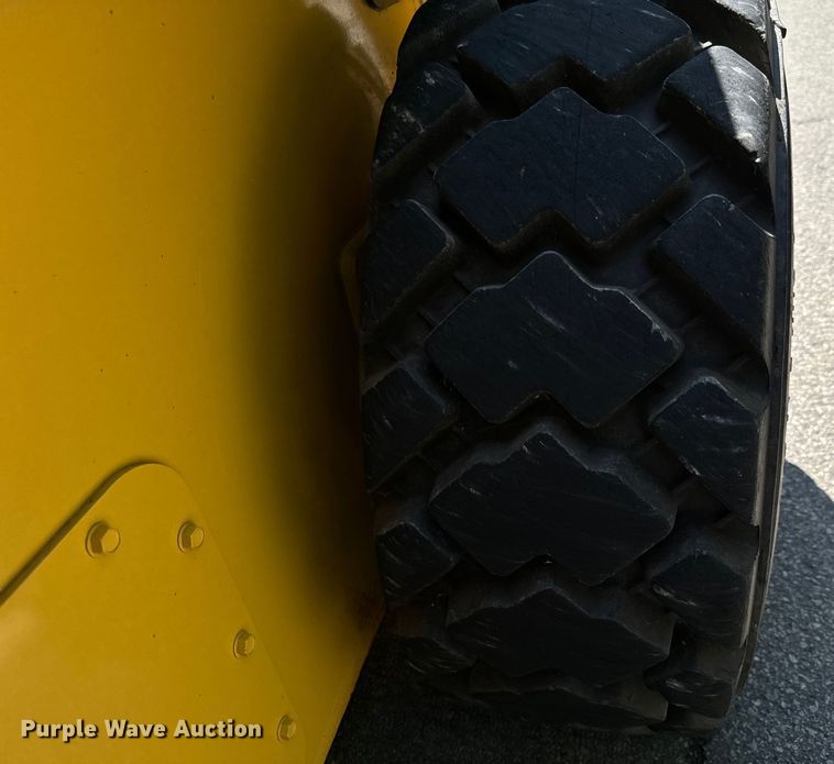 image for item MU9876 Yanmar S270V-1 skid steer loader