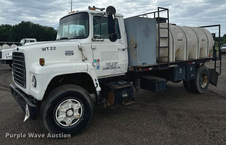 image for item MU9938 1985 Ford LN8000 water truck