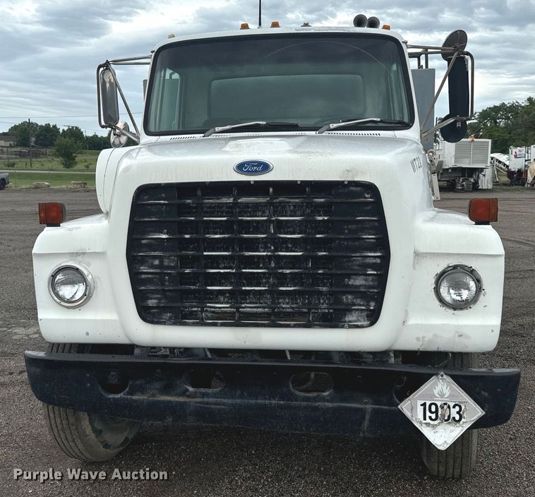 image for item MU9938 1985 Ford LN8000 water truck