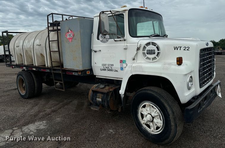 image for item MU9938 1985 Ford LN8000 water truck