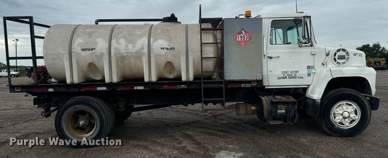 image for item MU9938 1985 Ford LN8000 water truck