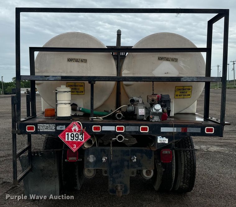 image for item MU9938 1985 Ford LN8000 water truck