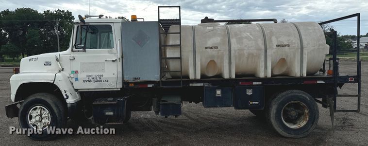 image for item MU9938 1985 Ford LN8000 water truck