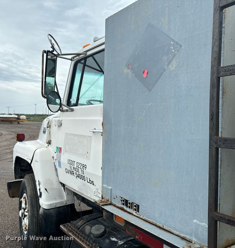 image for item MU9938 1985 Ford LN8000 water truck