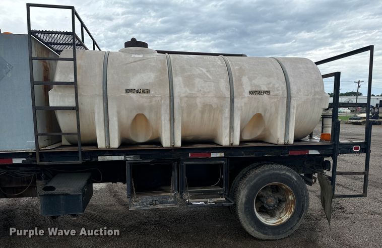 image for item MU9938 1985 Ford LN8000 water truck