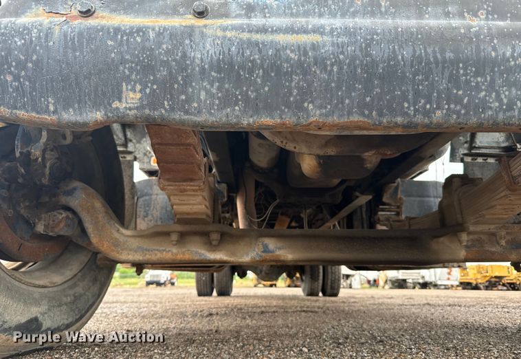 image for item MU9938 1985 Ford LN8000 water truck