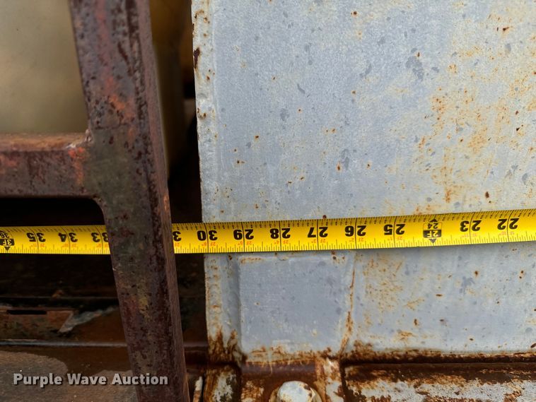 image for item MU9938 1985 Ford LN8000 water truck