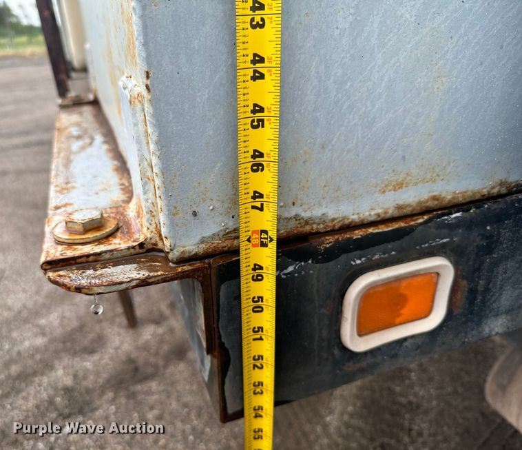 image for item MU9938 1985 Ford LN8000 water truck