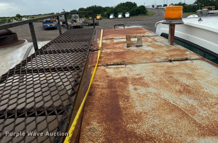 image for item MU9938 1985 Ford LN8000 water truck