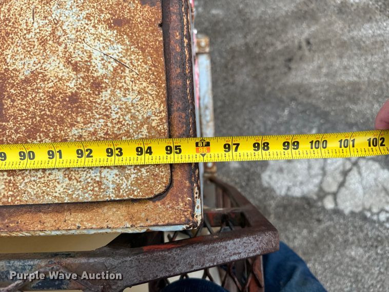 image for item MU9938 1985 Ford LN8000 water truck