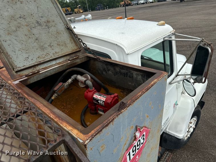 image for item MU9938 1985 Ford LN8000 water truck