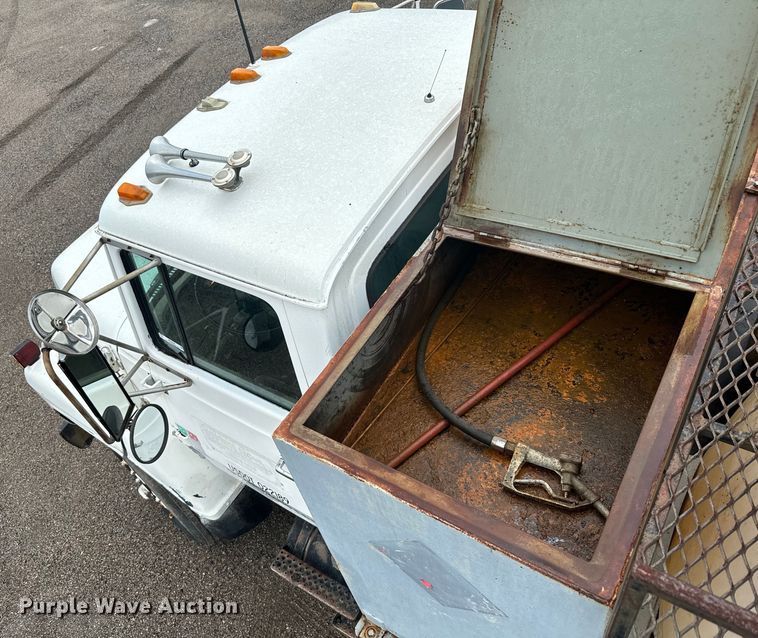 image for item MU9938 1985 Ford LN8000 water truck