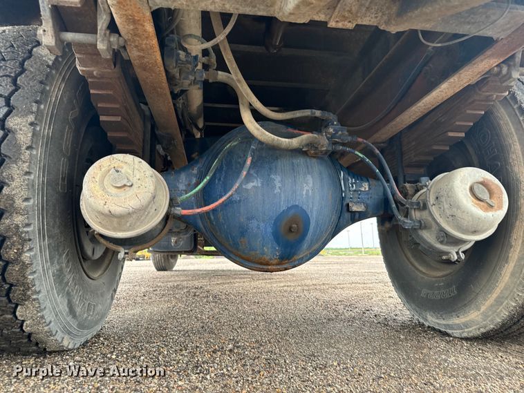 image for item MU9938 1985 Ford LN8000 water truck