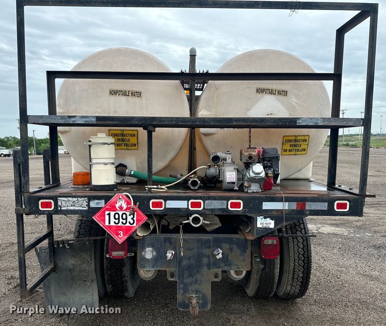 image for item MU9938 1985 Ford LN8000 water truck