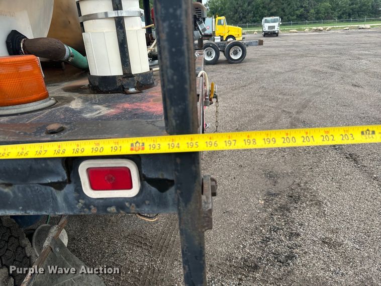 image for item MU9938 1985 Ford LN8000 water truck