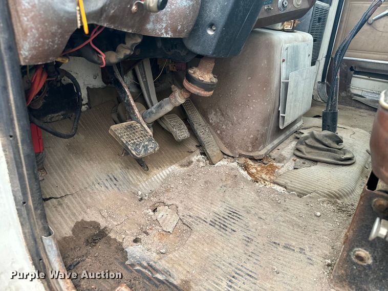 image for item MU9938 1985 Ford LN8000 water truck