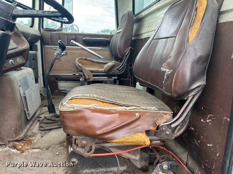 image for item MU9938 1985 Ford LN8000 water truck