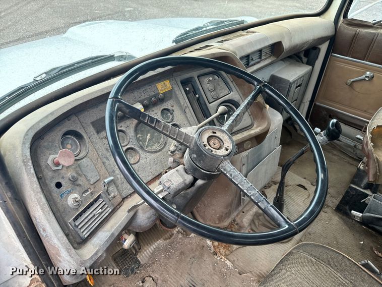 image for item MU9938 1985 Ford LN8000 water truck