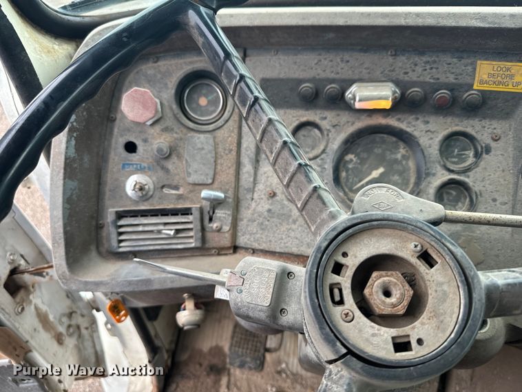 image for item MU9938 1985 Ford LN8000 water truck