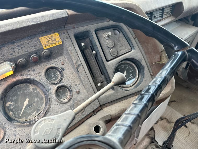 image for item MU9938 1985 Ford LN8000 water truck