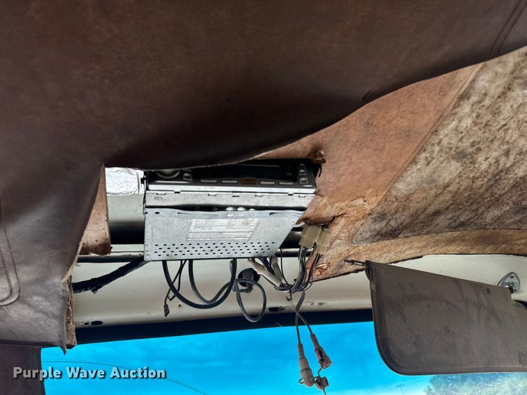 image for item MU9938 1985 Ford LN8000 water truck